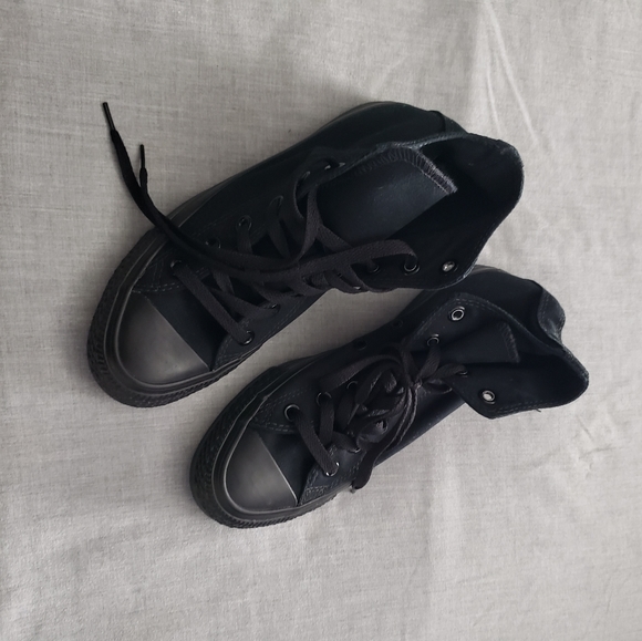 Converse Shoes - Converse all black high tops